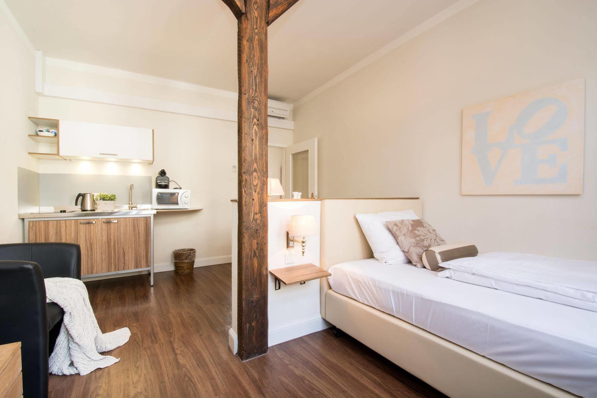 Living Am Carlsplatz Апарт-отель 4*